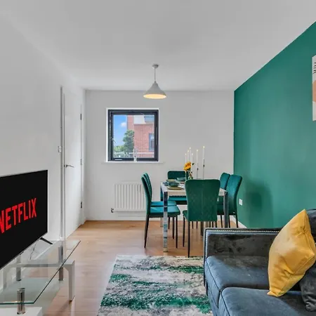Chic & Serene- City Retreat With Free Parking- Games- Wifi